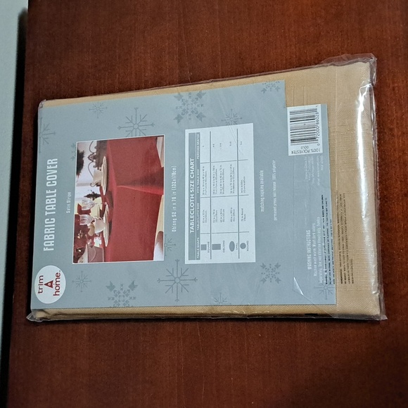 Table Cloth Fabric Table Cover Oblong Gold Polyester In Sealed Package - Picture 3 of 3